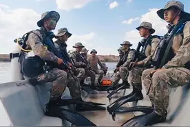 我军21式蛙服，终于见到真面目了！图片