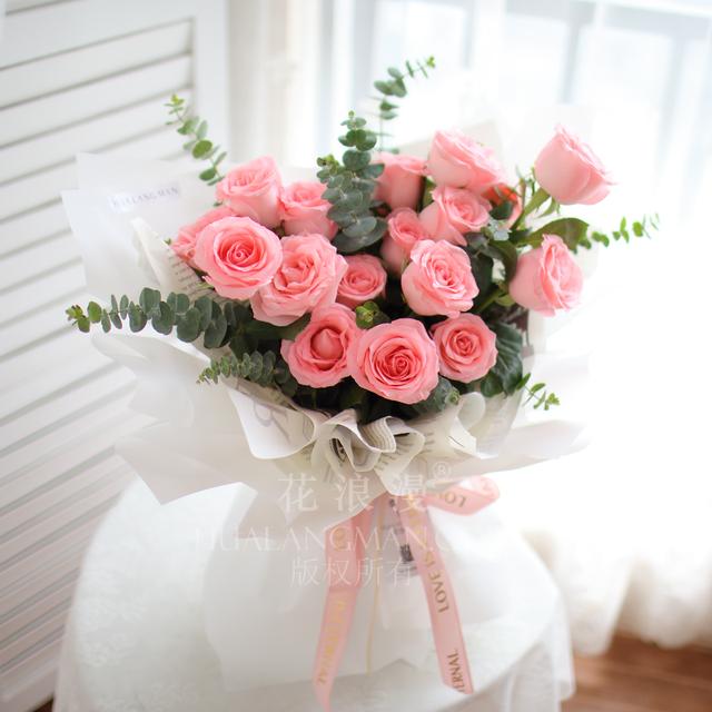 给女朋友送花送红玫瑰还是粉玫瑰?