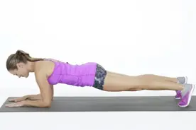 平板支撑应该坚持多久？专家：不超过一分钟图片