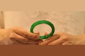 翡翠镯子怎么看真假？简单“三步”，轻松辨别翡翠品质图片