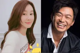王宝强搂儿子香港游玩，13岁王子豪已有160，冯青一人风中显凄凉图片