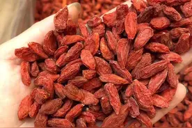 下巴长痘和肾有关，你该不会还不知道吧。图片