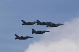 大陆军机飞越台海，台湾警惕满满！突发起火引发紧急迫降图片