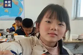 “留虾女孩”的故事，上新了图片