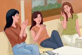 和男朋友在一起时，他总喜欢拍我的“裸照”，我应该制止吗？漫画图片