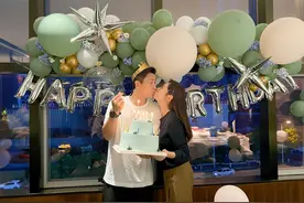 模范夫妻！秋瓷炫于晓光情人节高调秀恩爱，甜蜜拥吻似热恋图片