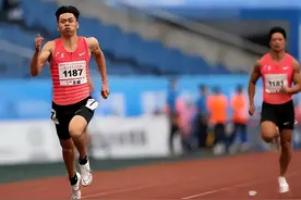 苏炳添接班人横空出世！陈冠锋10秒30夺冠，堪称中国田径最强00后图片