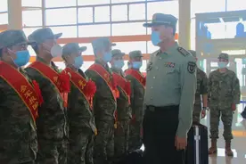 河南省濮阳市组织下半年首批新兵起运图片