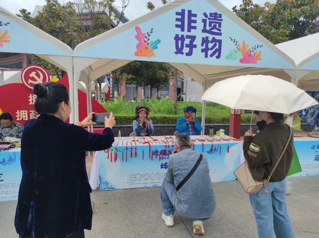 贵阳东站“非遗”集市展示贵州优秀文化