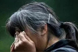 闻恶耗肝胆寸断，白发人送黑发人泪水流干，陷痛苦难自拔，怎么办图片