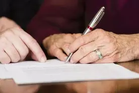 父母健在要不要立遗嘱？独生子女家庭一定要立遗嘱！图片