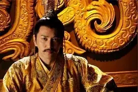 皇帝准备干掉将军，将军知道后对心腹说：皇帝让我把你们都处决了图片