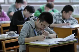 高考分数跟模考分数差多少？高三学生怎样努力，能考上985大学？图片