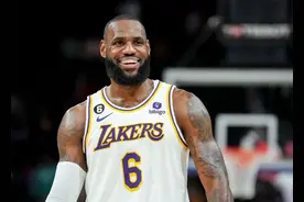 杜兰特转发詹姆斯装累骗过东契奇视频，老詹回复：笑哭了图片