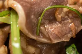 猪的这个部位太香了！一滴水不加，香到汁都不剩图片