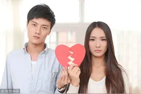 辽宁男子离婚要求返还彩礼10万元和三金，女方说钱花了，法院判了图片
