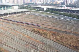 超全！火车上的这些地方都能充电！图片