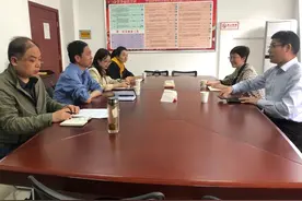 陕西省人民检察院西安铁路运输分院党组副书记、副检察长王健一行到安康铁路运输检察院开展调研图片