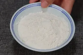 想吃冰淇淋在家也能做，牛奶加面粉，原来这么简单，比买的还好吃图片