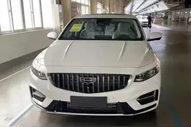 吉利小版“奔驰C级”！配2.0T引擎，内饰很豪华，卖10万能接受吗图片