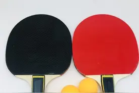乒乓球拍为什么一黑一红？看完涨知识了！图片