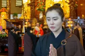 深恋已婚富商，与旧爱纠缠15年，消失17年后，她还好吗？图片