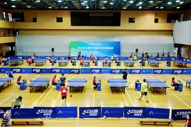 乒乓高手齐聚体育宫，强强对话喜迎国庆图片