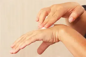 汗疱疹、湿疹和癣，用什么药好得快？这3种皮肤病的用药，告诉你图片