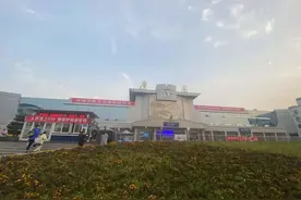 直击春运首日！广安火车站预计发送旅客11.5万人次图片