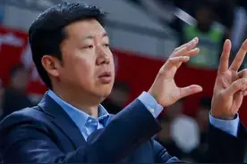 王治郅儿子体重260斤！肚大腰圆、动作缓慢，你还觉得未来可期？图片