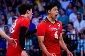 3：2！日本男排势不可当，八连胜霸占榜首，进攻三叉戟太强悍图片