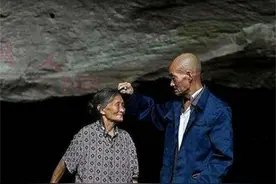 四川夫妻住山洞58年不愿搬，养大4个娃，如今儿是工程师孙是博士图片