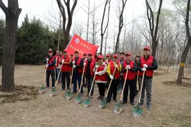 “橄榄绿”到“志愿红”，“海淀战友”在行动，老兵新传写华章图片