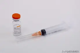 老人需根据自身状况选择接种疫苗类型图片