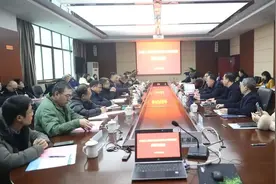 云岩区长王黔率队拜访贵州医科大学附属医院图片