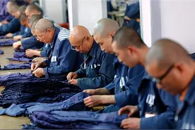 50岁的公务员被判处有期徒刑10年，出来刚好60岁能办理退休吗？图片