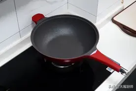 不粘锅涂层有毒？涂层掉了还能继续用吗？终于有答案了，建议看看图片