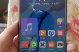 家人舍不得五年前的华为Mate10，怎么劝都不愿换图片
