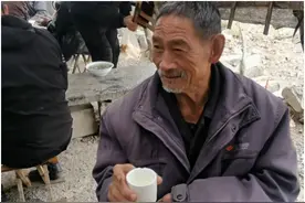 云南73岁大爷想喝好酒，竟自购设备酿酒，喝了几次便出事，为何？图片