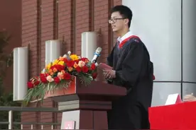 江西状元杨一鸣，726分破高考记录，卷面美文笔好，老师不忍扣分图片