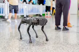 “爱因斯坦”穿越时空现身南京科技馆！“AI黑科技体验展”火爆开启图片