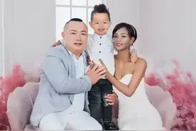 17年四川小伙0彩礼娶到非洲美女，生下混血宝宝，如今过得怎样？图片