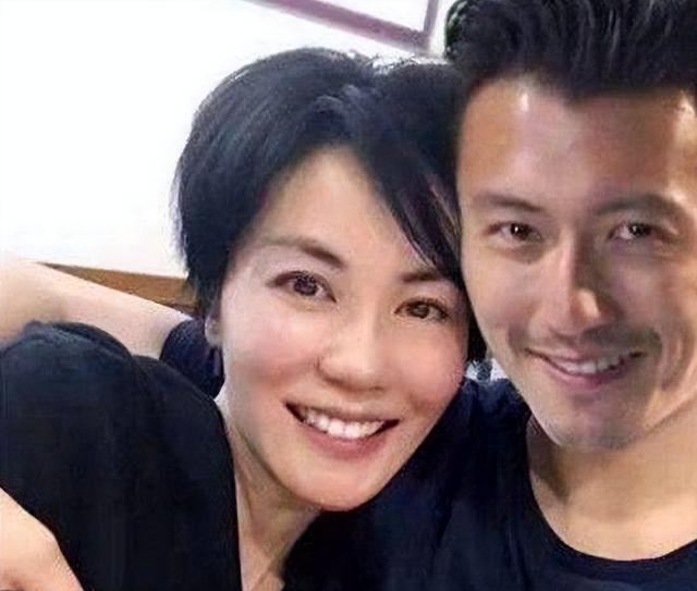 王菲：两婚两离，53岁和谢霆锋只恋爱不结婚，今两个女儿成她烦恼