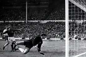 上帝之手 忧郁的背影 10大经典比赛唤醒你的世界杯记忆图片