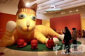 北京：“寻喵启事”稚拙艺术展开幕图片