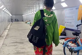 19岁女生流浪东莞混日子，跟大叔一起打地铺，饿肚子也不去找工作图片