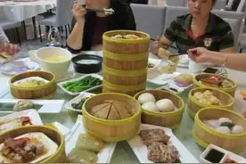 外地人来广东茶楼喝早茶，如何装熟练？不想尴尬，8个规矩要牢记图片