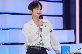 身高不足170的男人，学学何炅这样穿！利落又帅气，很招女生喜欢图片