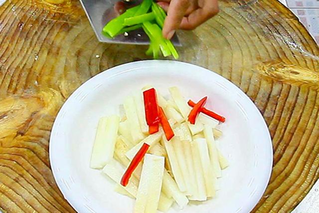 “七月中、腊月半，老人过得心胆颤”，为啥？这6种食物或可缓解