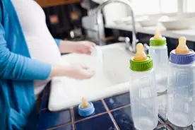 还在这样洗奶瓶吗？5个常见的洗奶瓶误区，怪不得宝宝爱生病图片